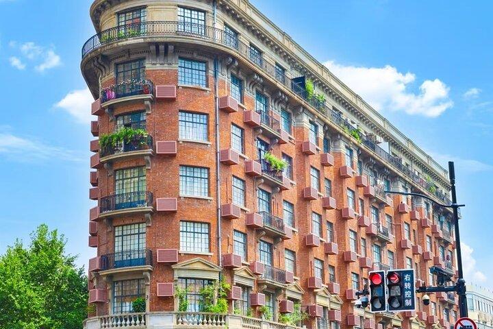Vandrar under träden i Shanghai