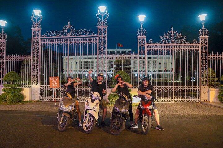 Descubra os pontos escondidos de Saigon na aventura da motocicleta noturna