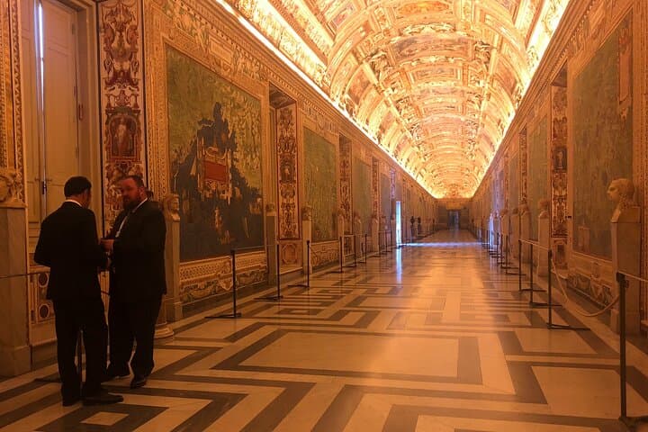 Alone in the Vatican Museums VIP Early Entry Tour with Key Master