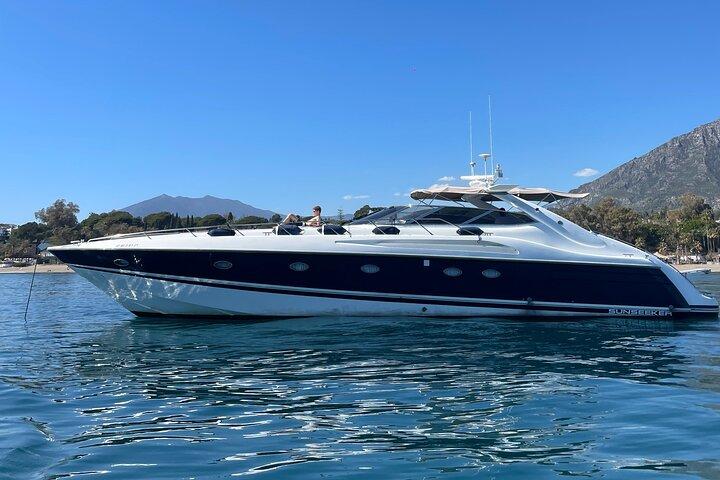 Privéjachtervaring met jetski en watersporten inbegrepen