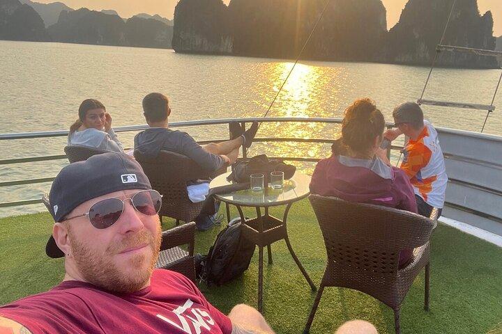 Lan Ha Bay Magic Sunset Boottocht door een adembenemend landschap