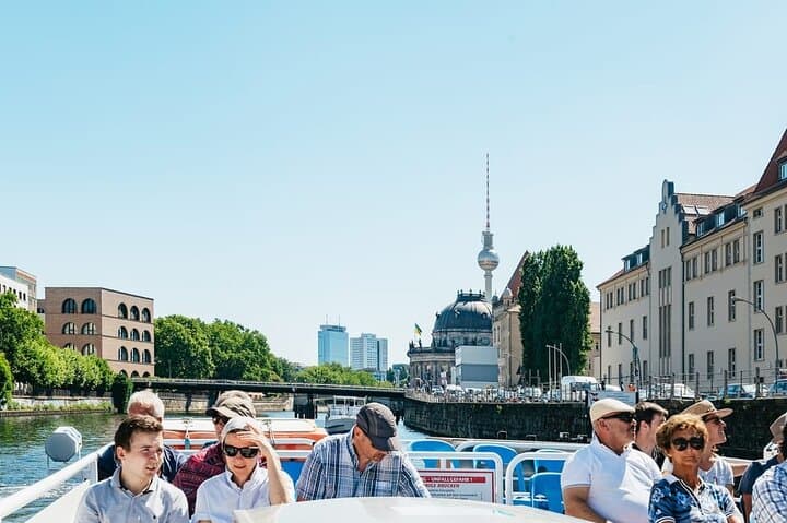 Berlin Spree River Sightseeing Cruise Experience