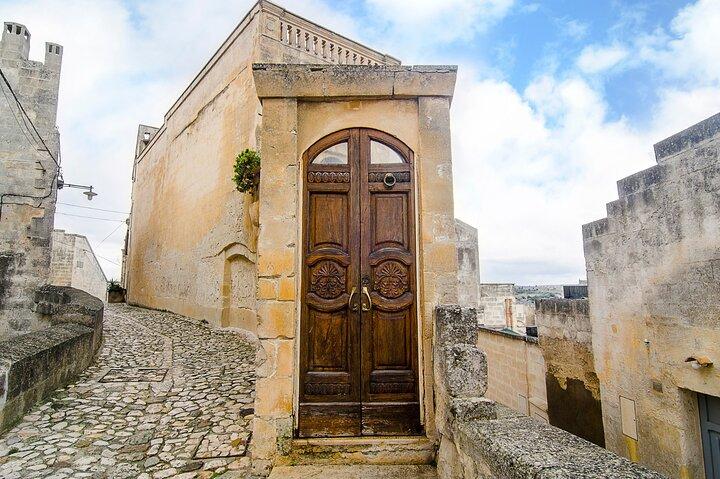 FAST TO MATERA : バス付きガイドツアー、バーリから