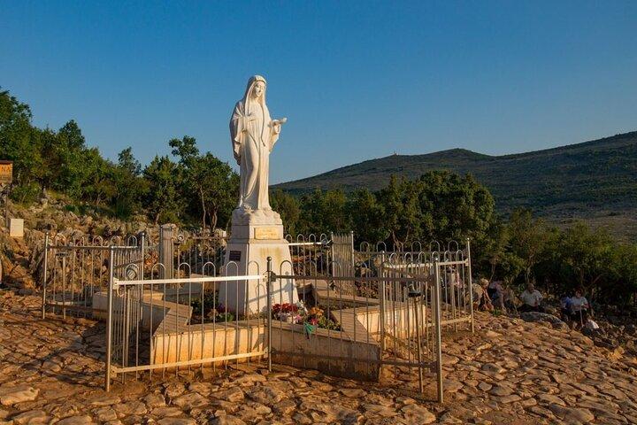 Viagem de dia inteiro para Apparition Hill & Sites Santos