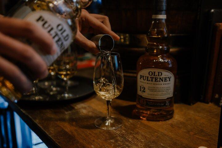 Edinburgh: Whiskyprovning med berättande i en historisk pub