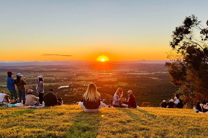 Brisbane: Glow Worms, Sunset, Telescope Stargazing & Dinner