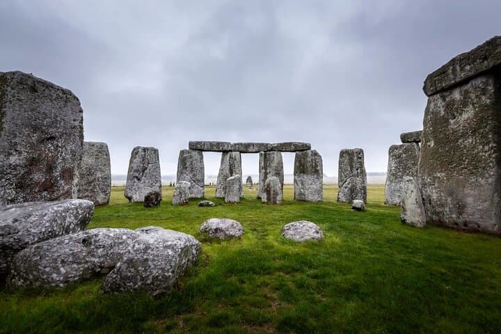 Private Day Tour from London - Stonehenge, Bath & Cotswolds
