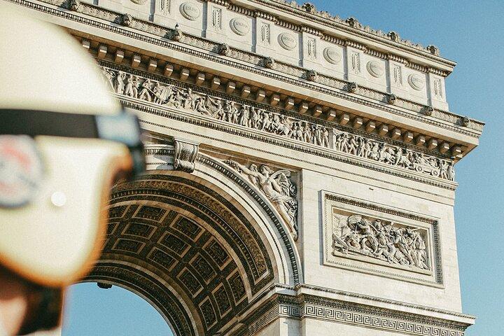 Paris-Highlights-Stadtrundfahrt mit einem Oldtimer-Beiwagen-Motorrad