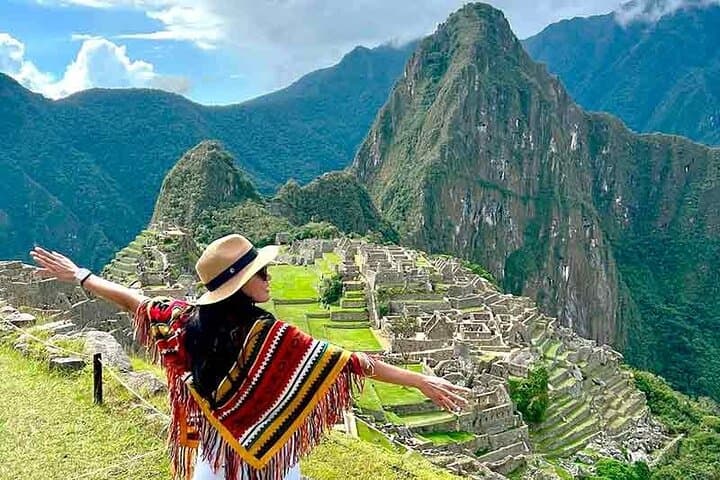 A Day at Machu Picchu, Journey to the Heart of the Andes