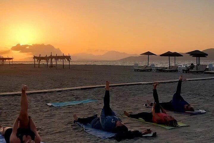 Pilates na praia Tigaki Kos