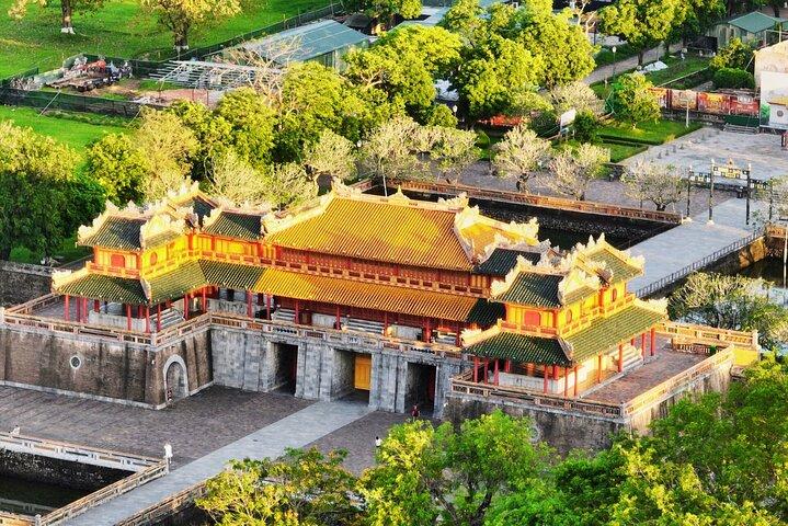 Visita à cidade de Hue em Cidade Imperial, túmulos e pagoda