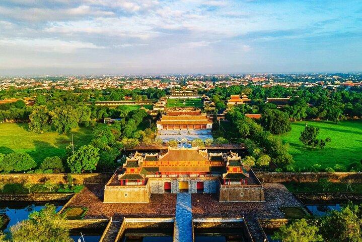 Visita à cidade de Hue em Cidade Imperial, túmulos e pagoda