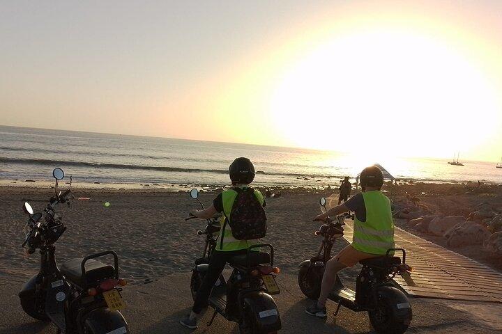 Maspalomas - Meloneras : e-Scooter 2 places Sunset Guided Tour