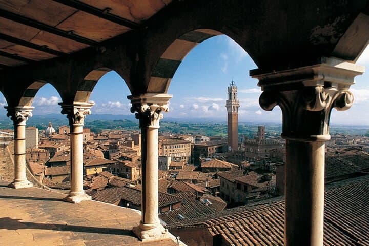 Private Transfer Rome to Florence with a stop to visit Siena