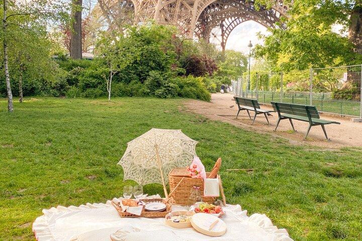 Parisian Romantic Picnic