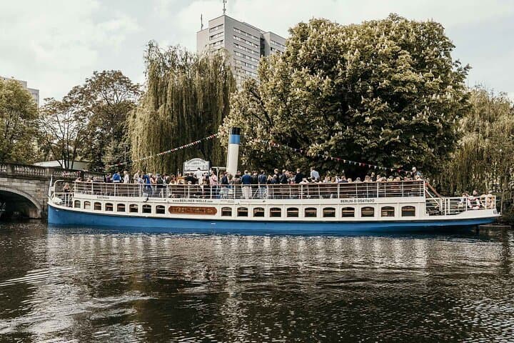 1-hour Sightseeing Boat Cruise Through Historic City Center