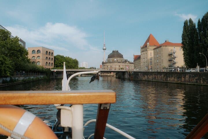 1-hour Sightseeing Boat Cruise Through Historic City Center