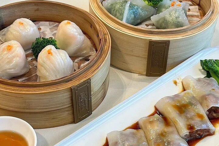 上海ガイドは、隠れた屋台料理レストランで食事をするように案内します。