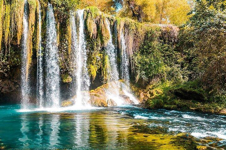 Tour privado por la ciudad de Antalya un día de historia, naturaleza y mar