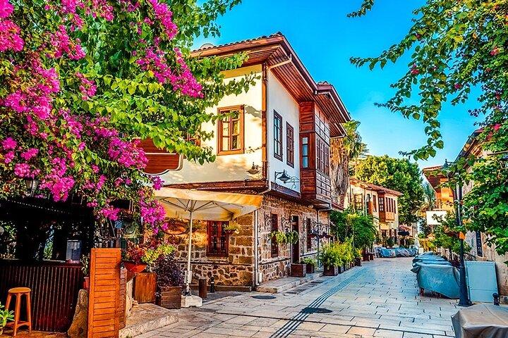 Tour privado por la ciudad de Antalya un día de historia, naturaleza y mar
