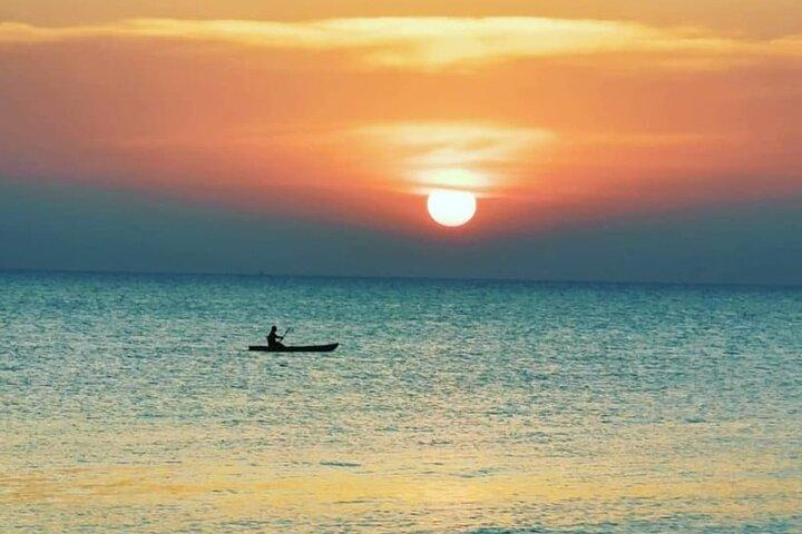 フーコックで夕焼けの瞬間と夜のイカ捕りの旅