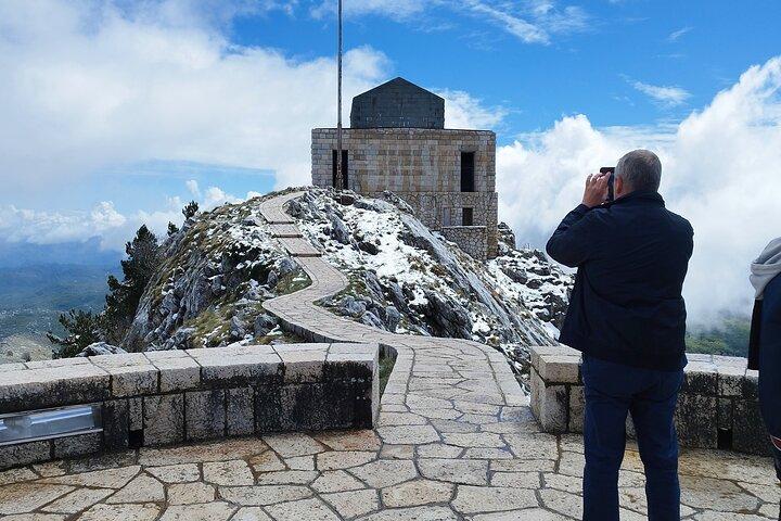 国立公園とワインテイスティング(NP Lovcen、NP Skadar lake、Cetinje、Njegusi)
