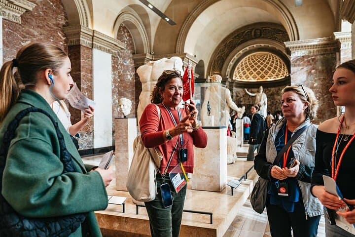 Paris: Louvre Museum Tour Mona Lisa & Iconic Masterpieces