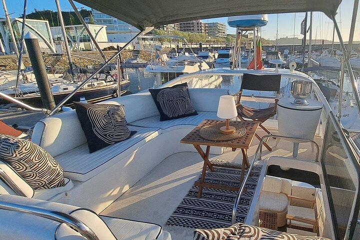 Porto: crociera in yacht di lusso sul fiume Douro e sulla riserva dell'estuario
