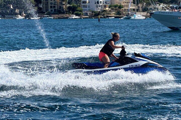 Jet ski terapi for sjælen i kysten af Santa Ponsa