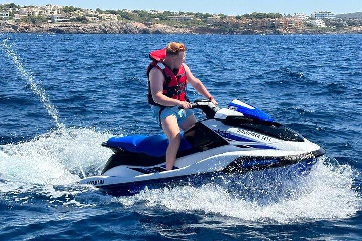 Jet ski terapi for sjælen i kysten af Santa Ponsa