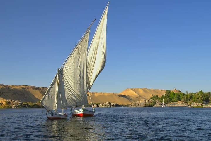 1 hour Private Sunrise or Sunset Felucca Ride in Luxor