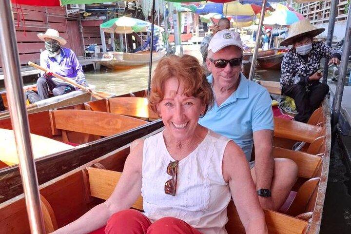 Maeklong Railway och Damnoen Saduak Floating Market Guide Tour