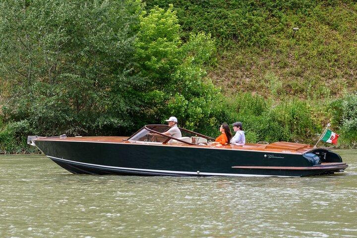 Private Guided History River Tour on a Luxury Boat