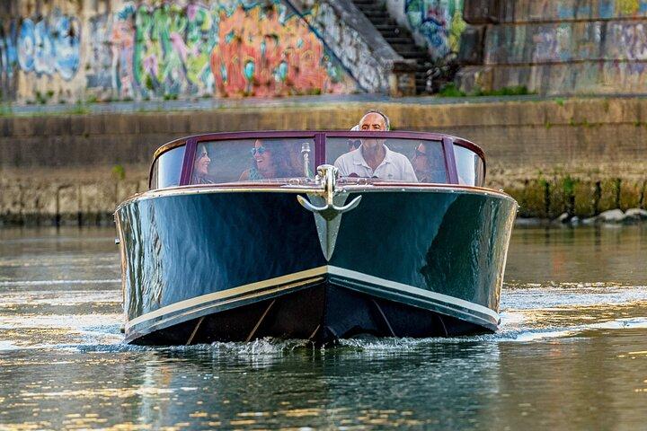 Private Guided History River Tour on a Luxury Boat