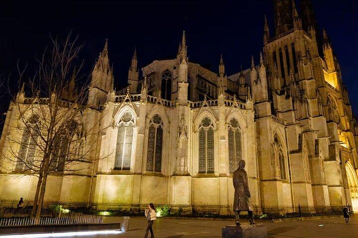 Fantômes énigmatiques, Crimes, & Contes obsédants de Bordeaux sombre