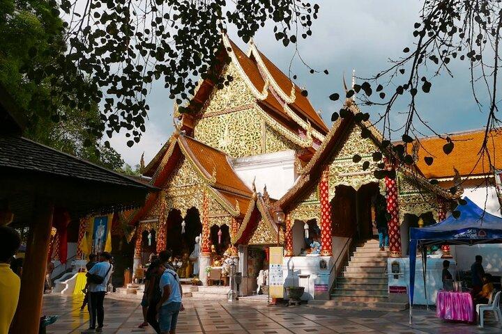 Hoteller i nærheden af Wat Pha Lat, Hmong Village Tour (Comfort Van)
