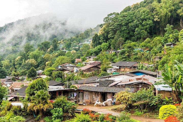 Hoteller i nærheden af Wat Pha Lat, Hmong Village Tour (Comfort Van)