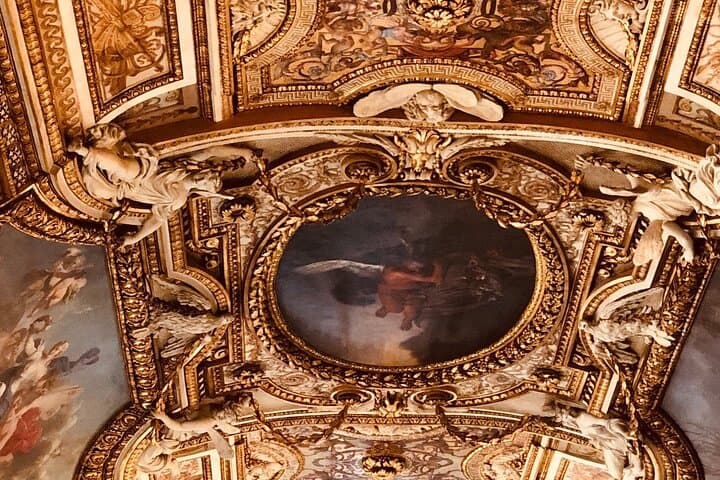 Louvre Masterpieces and Secrets : Private Tour with Art Historian