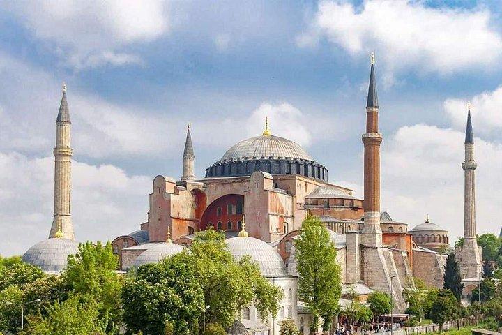Private Istanbul Tour With Comfortable Vans During 8 Hours