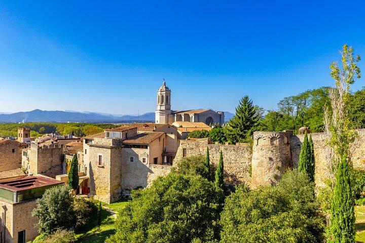 Girona Castell Hostalric e Roca Village Tour saindo de Palamos