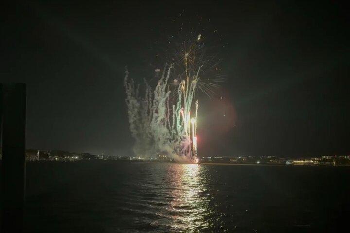 Crucero espectacular por fuegos artificiales