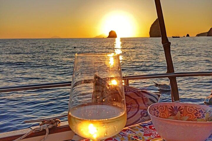 Tour Privato in Barca Tramonto ai Faraglioni