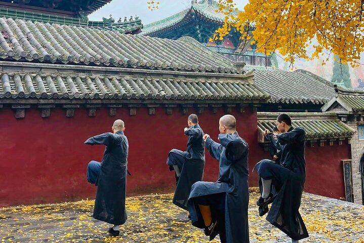 Privat dagstur i Zhengzhou til Shaolin Temple og Longmen Grottoes