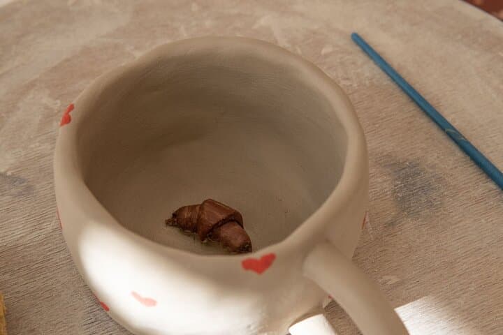 Create and paint your own ceramic piece in a workshop in Athens