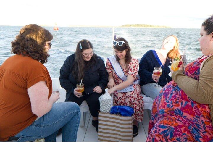 Boston Harbor privat solnedgång & lövverk kryssning, på Yacht Trinacria