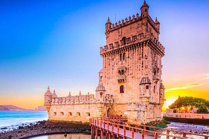 Private transfer from Lisbon to Porto with Tour in 5 cities