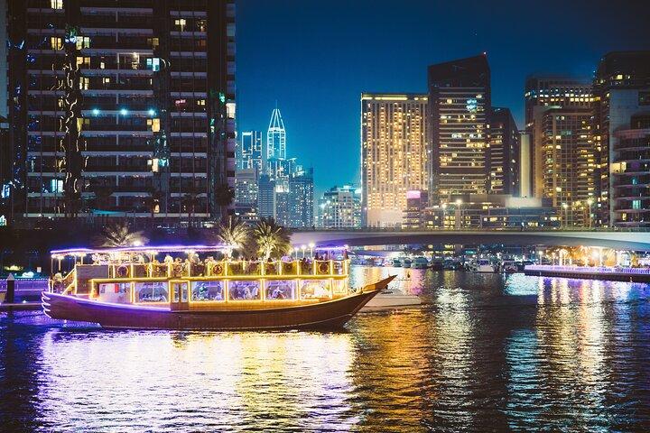 Dubai Marina Dhow Cruise Dinner com música ao vivo