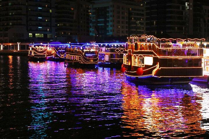 Dubai Marina Dhow Cruise Dinner com música ao vivo