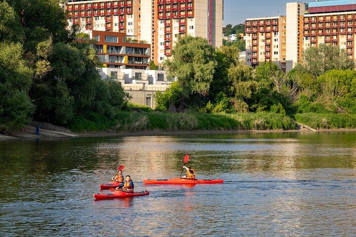 Pagaiare sul ramo del Danubio a Bratislava