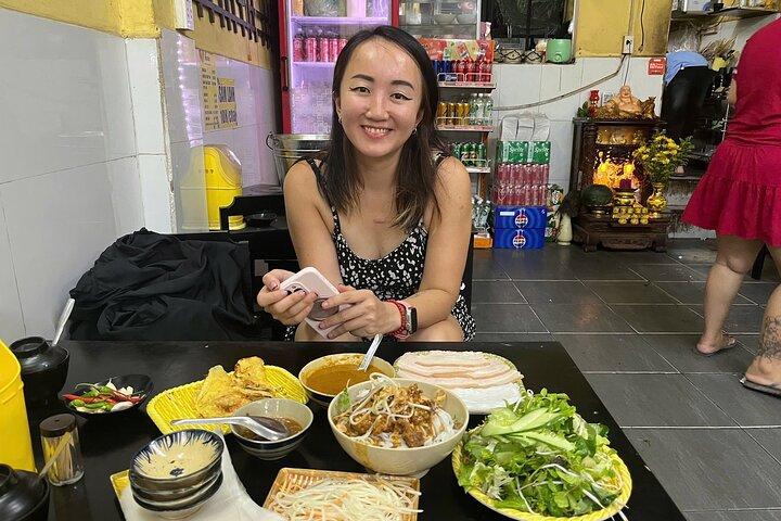 Da Nang Local Street Food Private Tour With Optional Evening Show